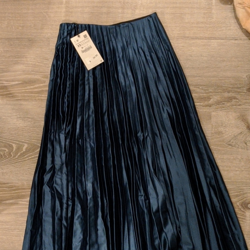 Zara pleated metallic satin midi skirt XS